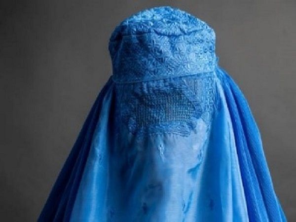 FEMME AFGHANE GROUPE SOCIAL